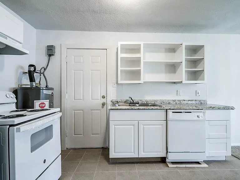 3823 Lydia St #4 — Photo 10