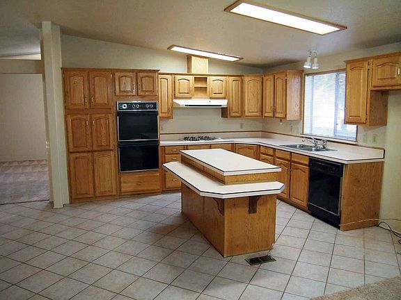 3rd image of 8301 W Willowcourt Dr