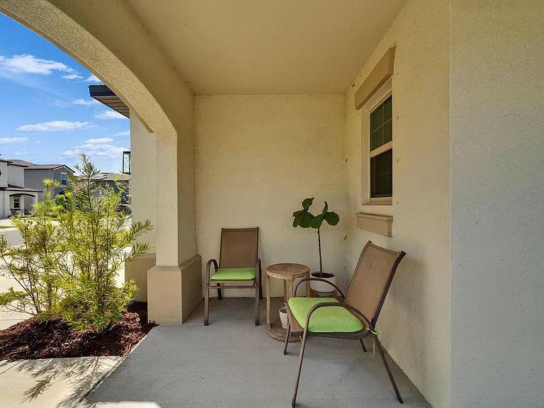 401 Royal Empress Dr — Photo 5