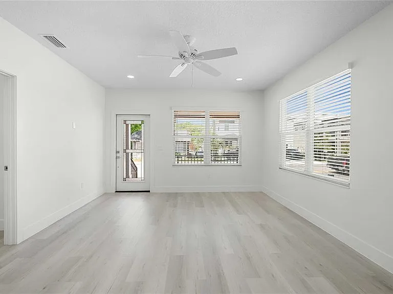 2203 N Blvd — Photo 27