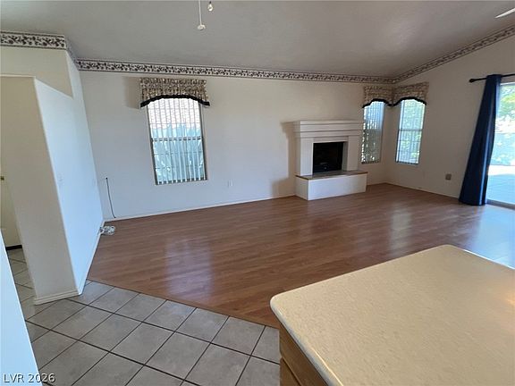 4th image of 741 Mesa Springs Dr