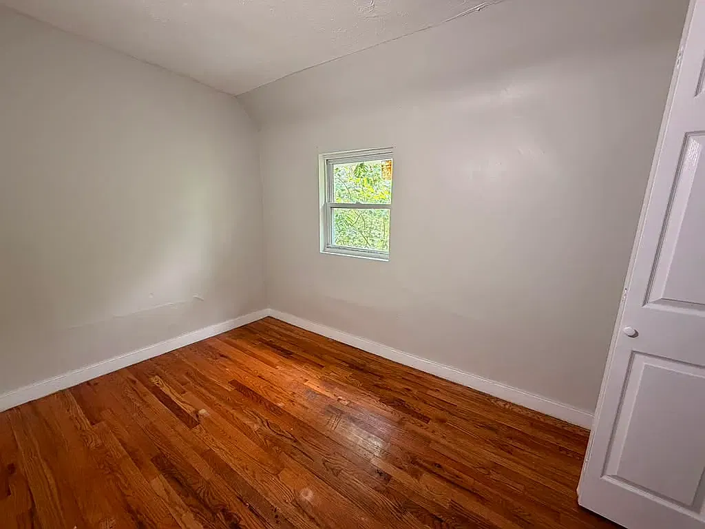 4 bed, 1200 sqft, $2,150 — Photo 3