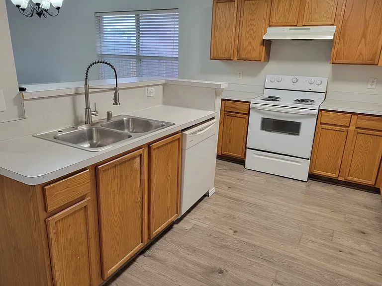 2450 Meadowgate Ln — Photo 3