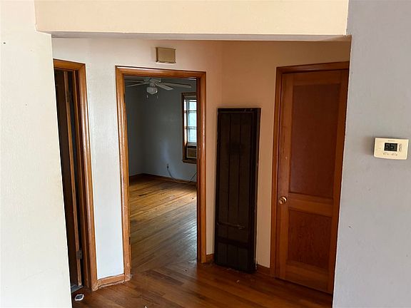 4th image of 1809 NW Kingsbury Ave