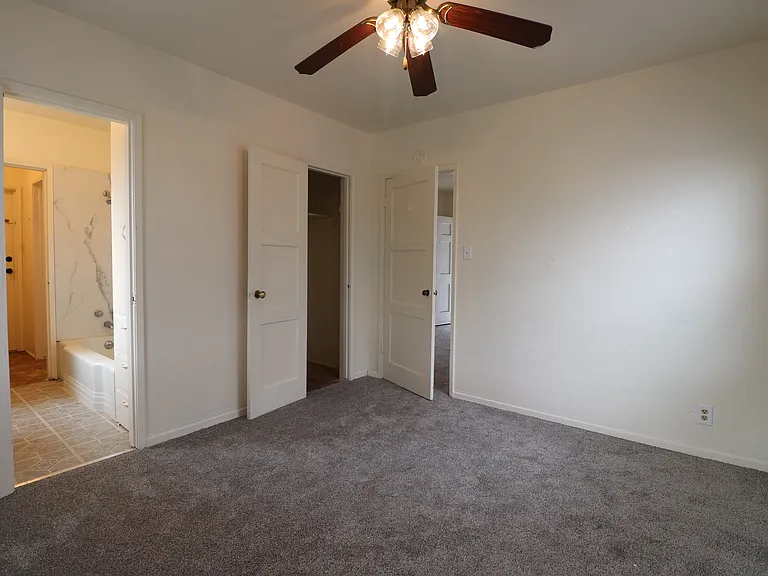 728 W El Camino St — Photo 8
