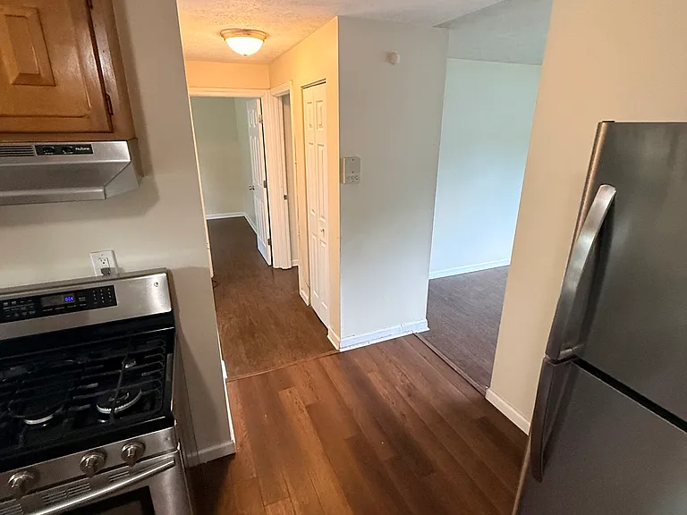 1081 Blue Hills Ave #B — Photo 5