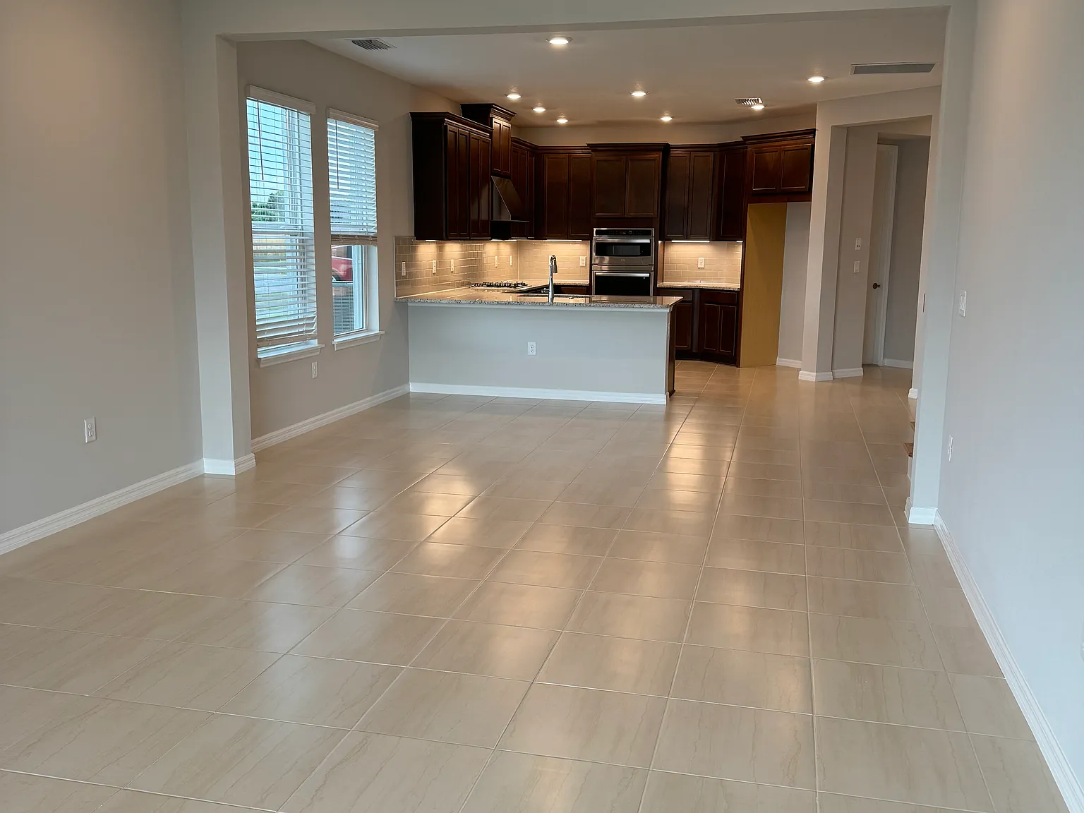 4 bed, 3.5 bath, 3020 sqft, $3,698 — Photo 3