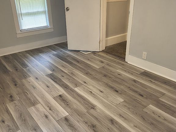 5th image of 1024 8th St NE