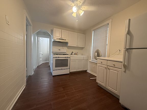 4th image of 3657 W Oakdale Ave #1