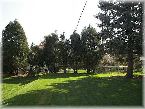 3rd image of 1227 E Woodingham Dr