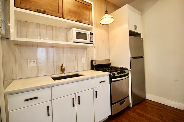 Rented by Hagstrom Management Inc | media 8