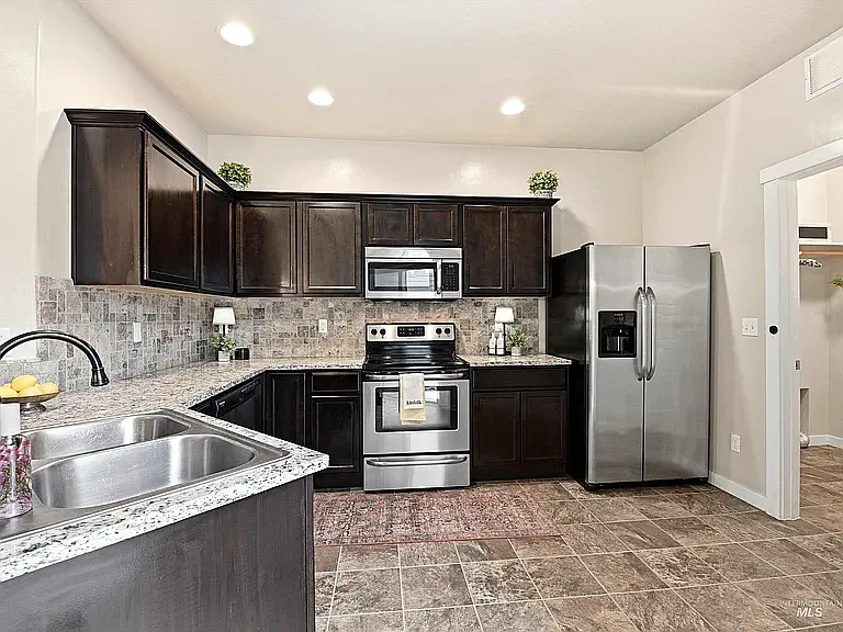 1814 W Heavy Timber Dr — Photo 12