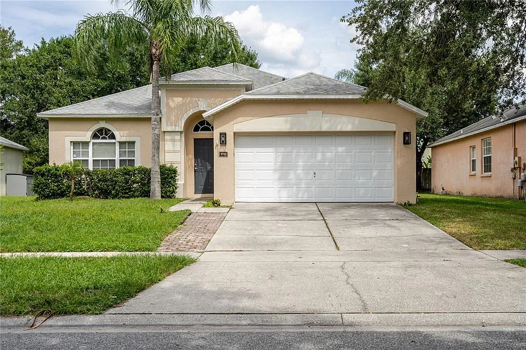 4 bed, 2.0 bath, 1845 sqft, $2,650 — Photo 1