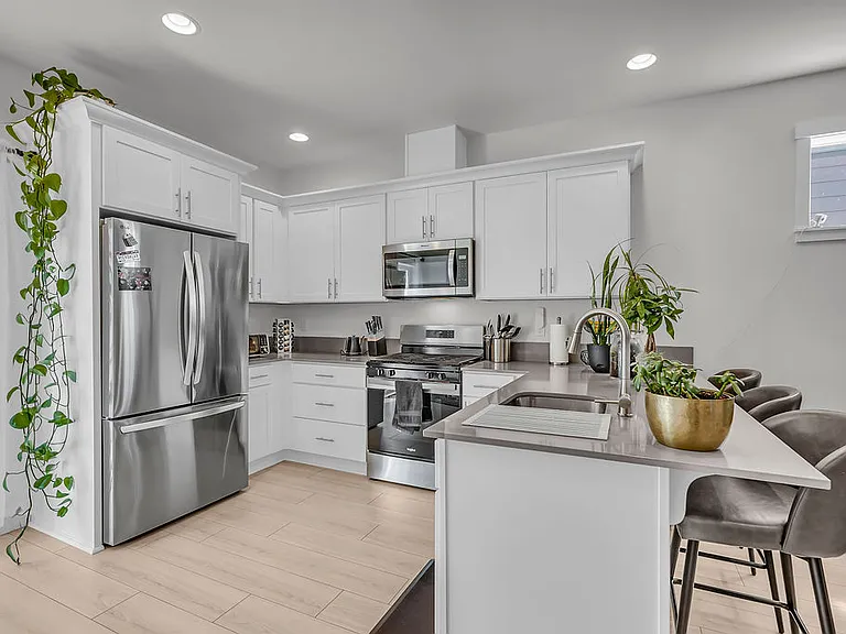 486 E London Way — Photo 6