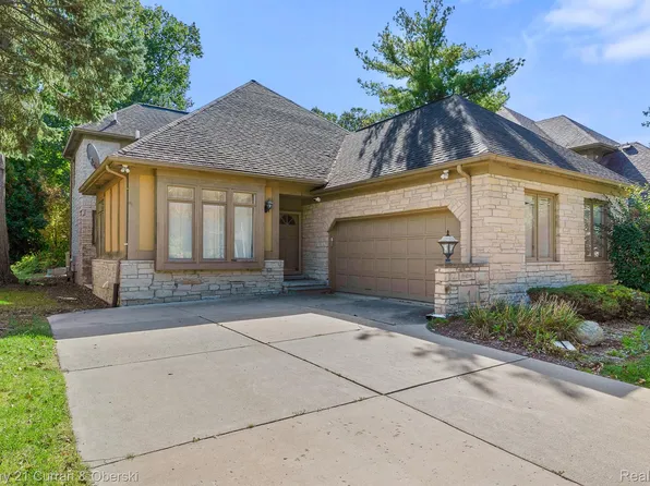 4 Pembroke Ct, Dearborn, MI 48126
