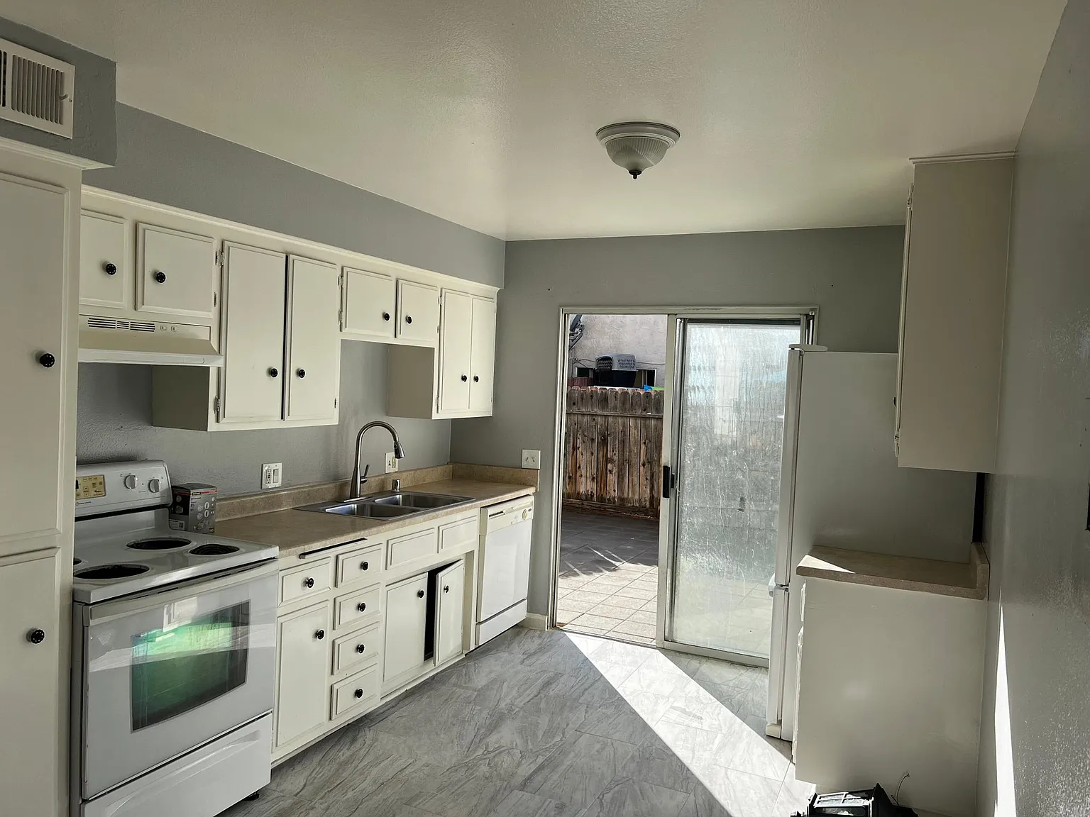 2 bed, 1050 sqft, $1,850 — Photo 2