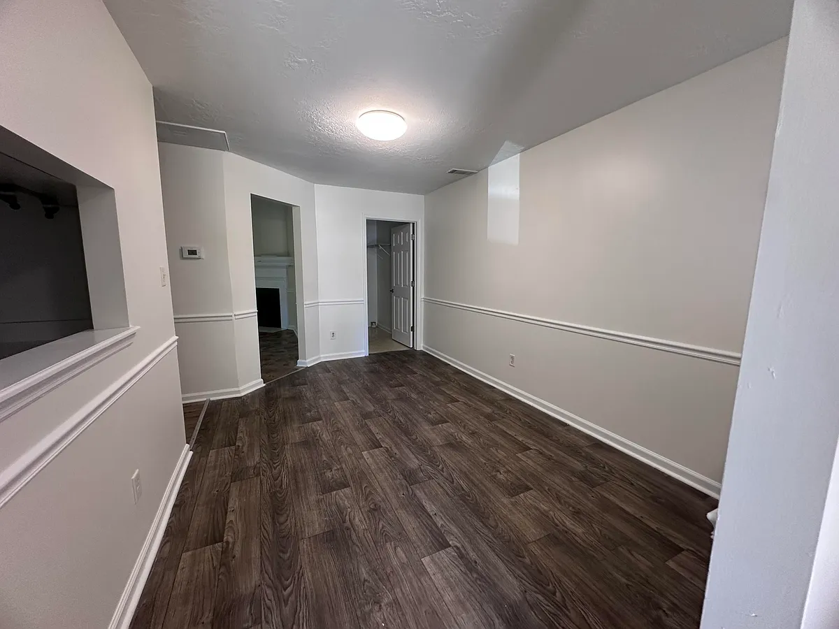 Building Photo - 301 Hazelnut Dr