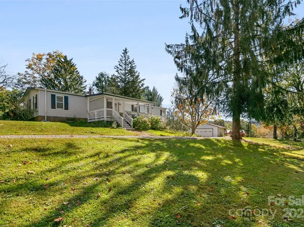 81 Jockey Hollow Dr, Mills River, NC 28759