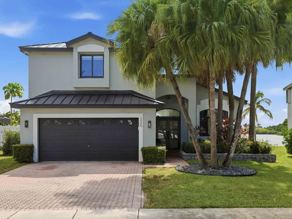226 SW 180th Ave, Pembroke Pines, FL 33029