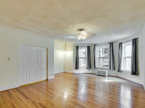 3rd image of 5018 S Woodlawn Ave APT 1S