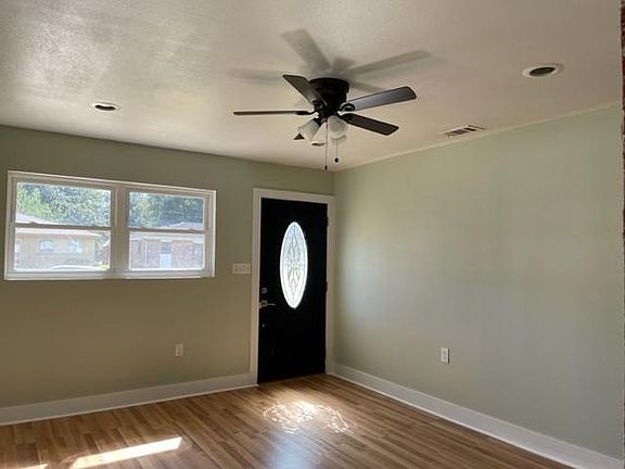 2nd image of 5244 Warwick Dr