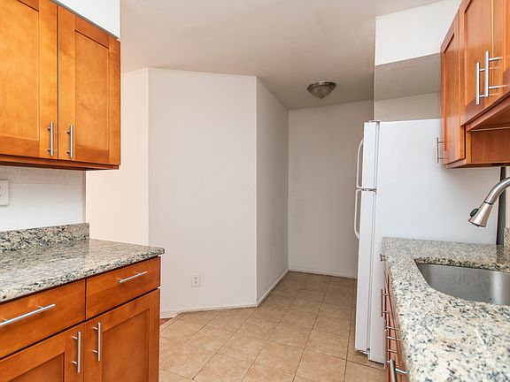 5th image of 2041 N 15th St #1