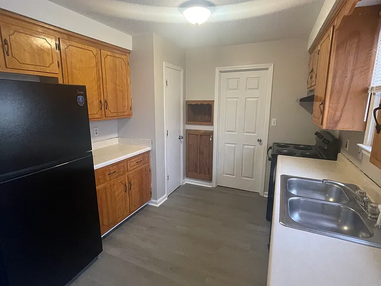 711 Shelton Cir — Photo 4