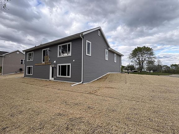 5th image of 271 Cardinal DRIVE