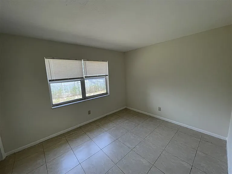 1148 W 28th St #2 — Photo 11