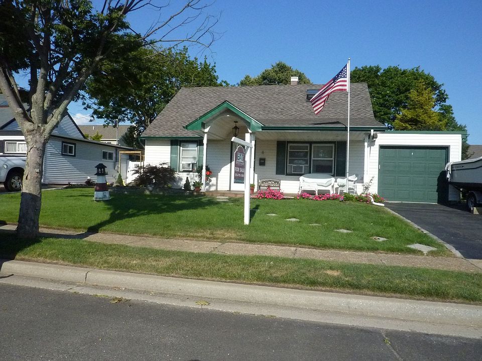 1st image of 6 Carlton Dr