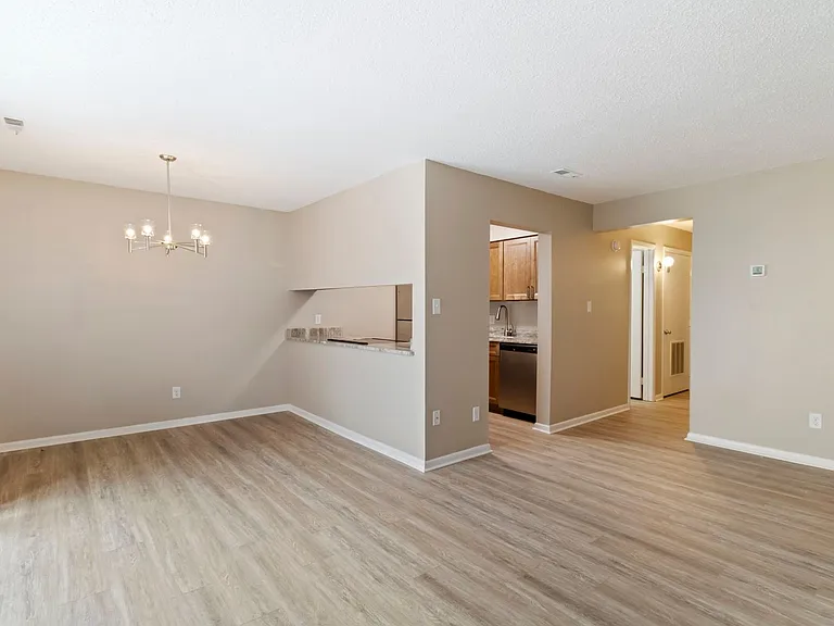 1180 Indian Rd — Photo 4