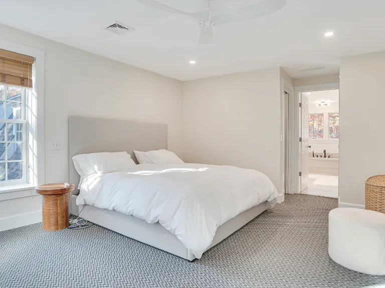 317 W Neck Rd — Photo 27