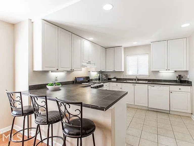 2048 Powers Ferry Trce SE — Photo 14