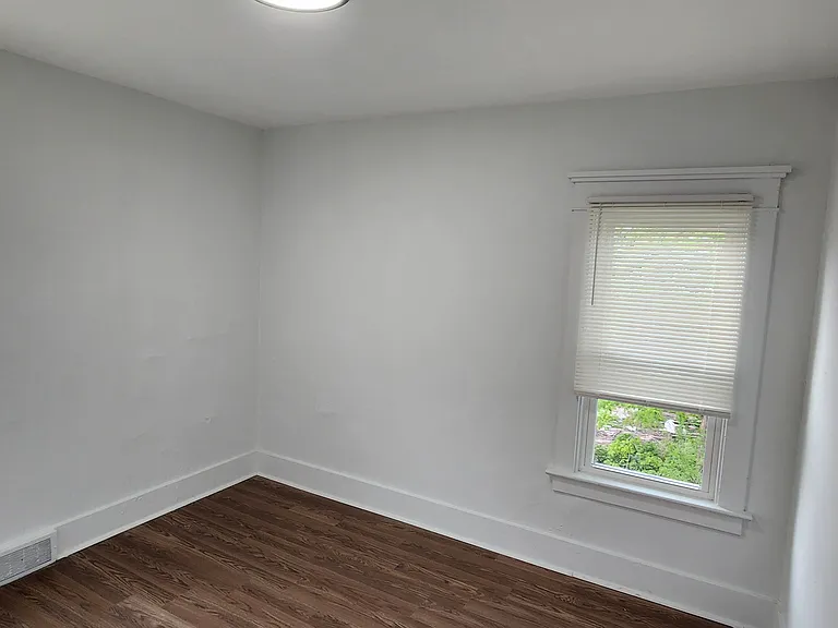 192 Lisbon Ave #1 — Photo 8