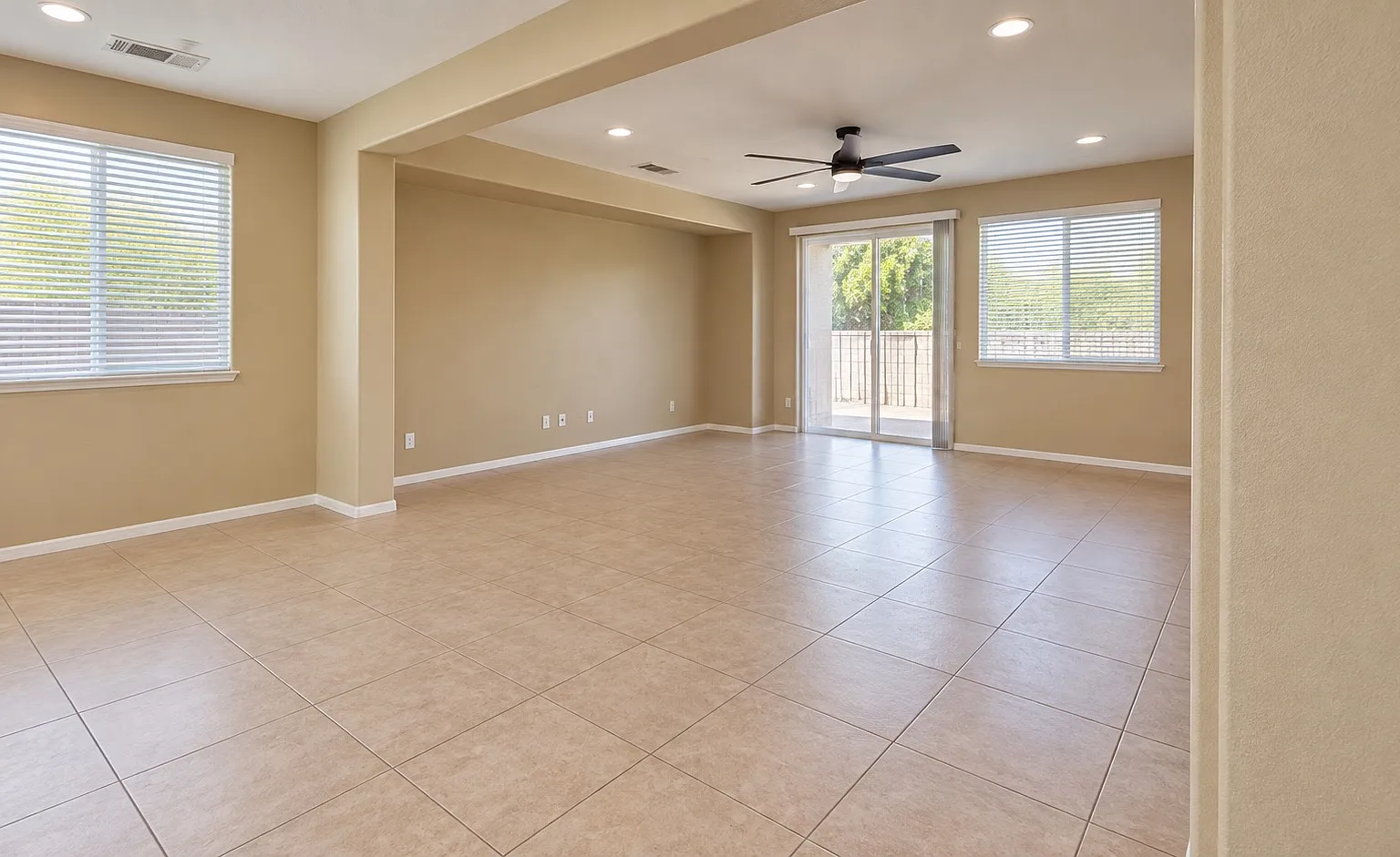 4 bed, 2094 sqft, $2,700 — Photo 4