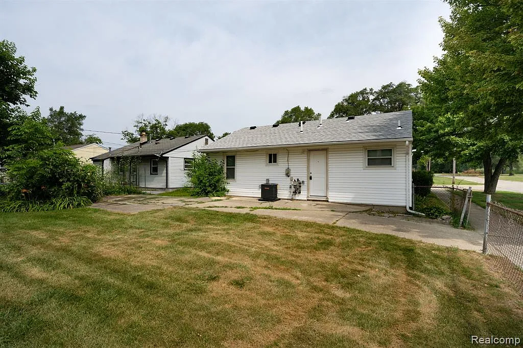 2 bed, 1.0 bath, 800 sqft, $1,400 — Photo 2