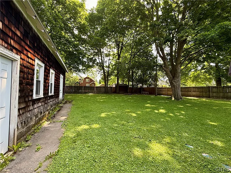 407 Warren St #2 — Photo 4