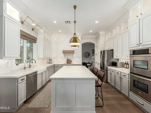 1078 W SPUR Court, Gilbert, AZ 85233