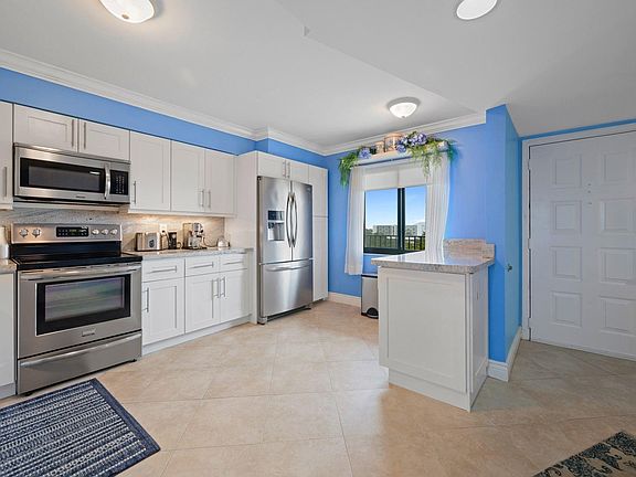 4th image of 2202 S Cypress Bend Drive #807