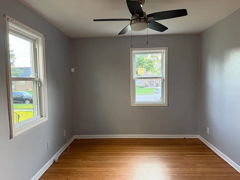 1469 Forest Ave — Photo 3