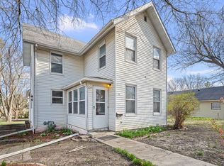 402 E Pleasant St, Davenport, IA