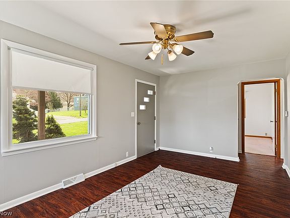 3rd image of 634 W 18th St