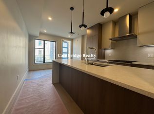300 Franklin St #2T, Cambridge, MA 02139