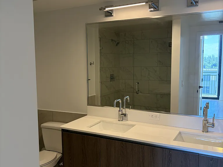 2555 NE 183rd St #2 — Photo 3