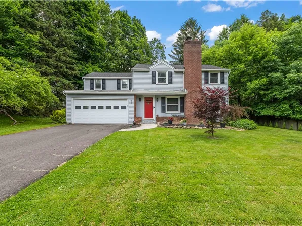 917 Whalen Rd, Penfield, NY 14526