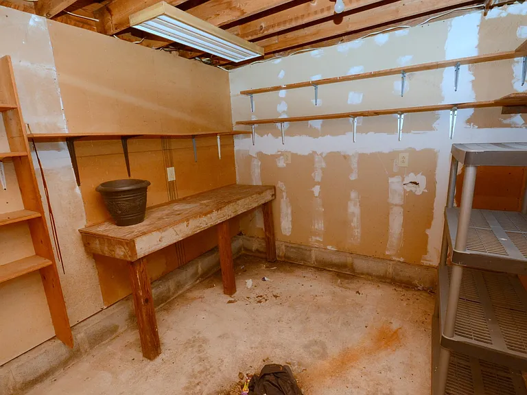 1217 Reardon Cir — Photo 35