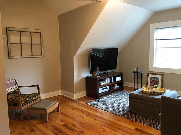 5th image of 622 Lexington Ave APT 1
