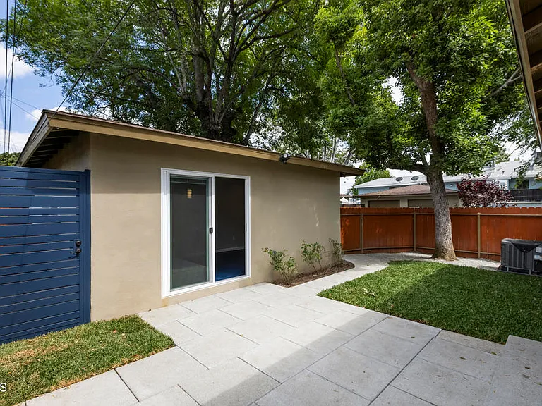 420 Violet Ave — Photo 22
