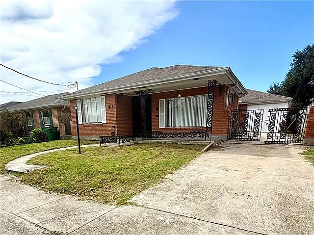 1114 Papworth Ave