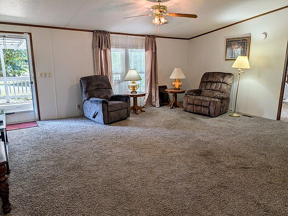 3rd image of 126 Bonnie Ln